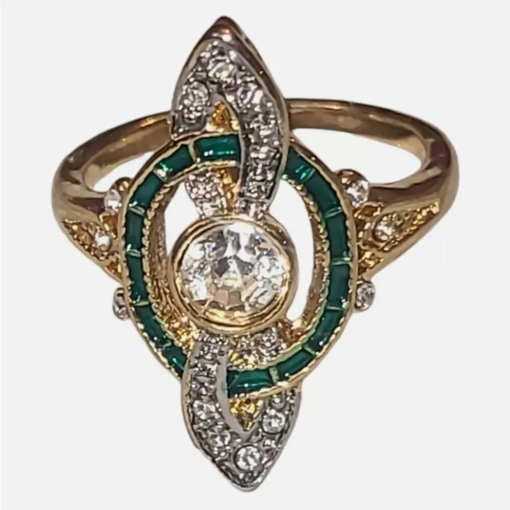 Vintage Cubic Zirconia decorative ring sz 9